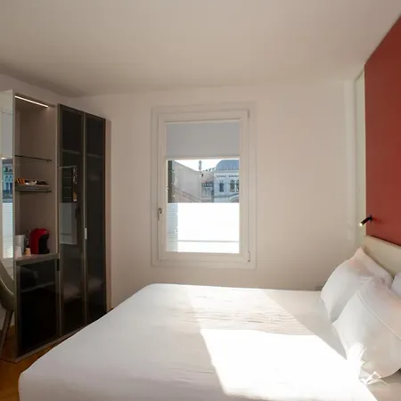 C20 Guest house