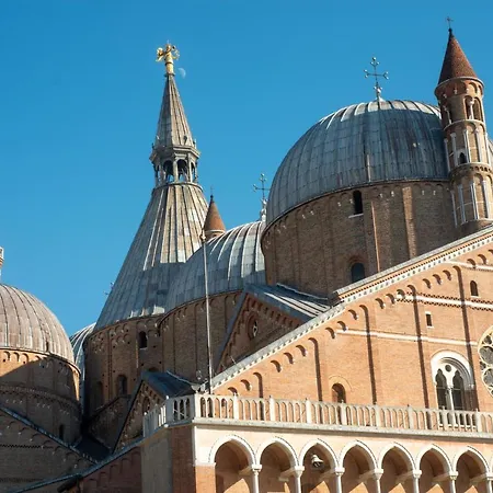 C20 بيت ضيافة 4*